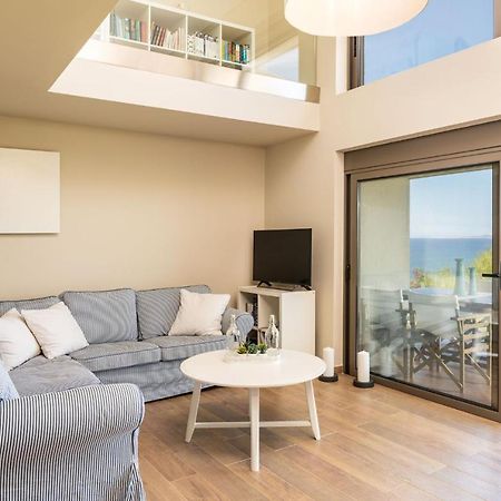 Tragána Villa Idyle - Beachfront Residence מראה חיצוני תמונה