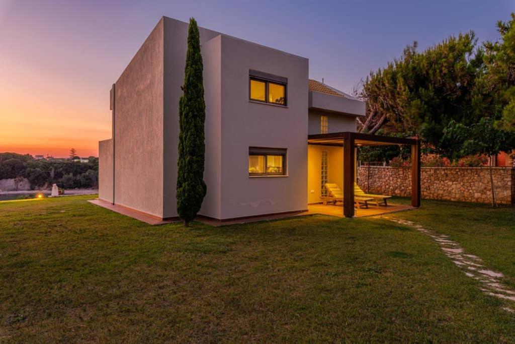 Tragána Villa Idyle - Beachfront Residence מראה חיצוני תמונה